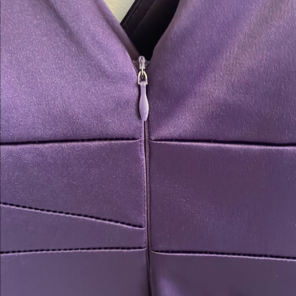 🇨🇦 Le chateau Elegant Dark Purple Sleeveless Satin Dress, size medium - Picture 9 of 17